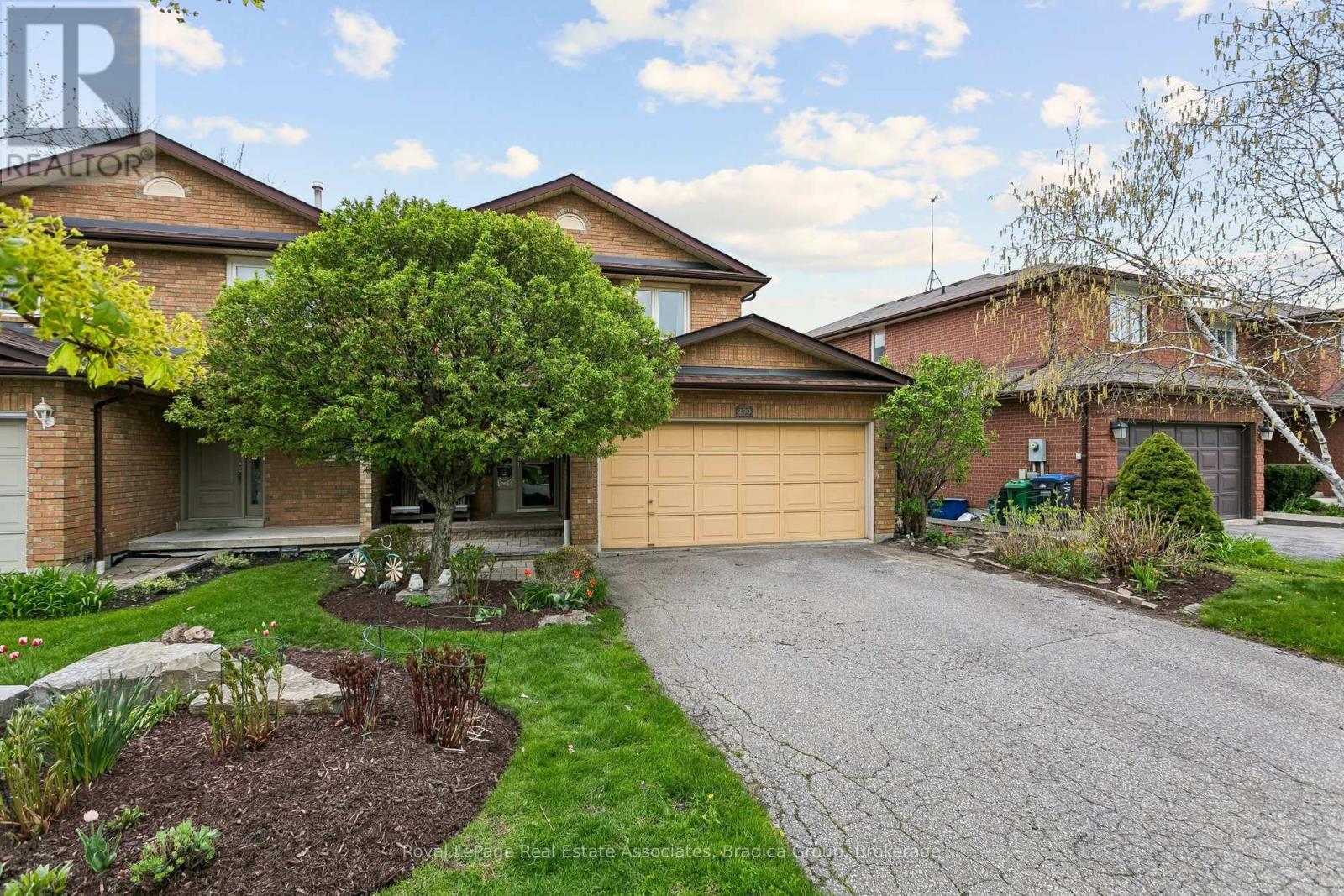 290 Hillside Drive, Mississauga, Ontario  L5M 1G5 - Photo 1 - W13125194