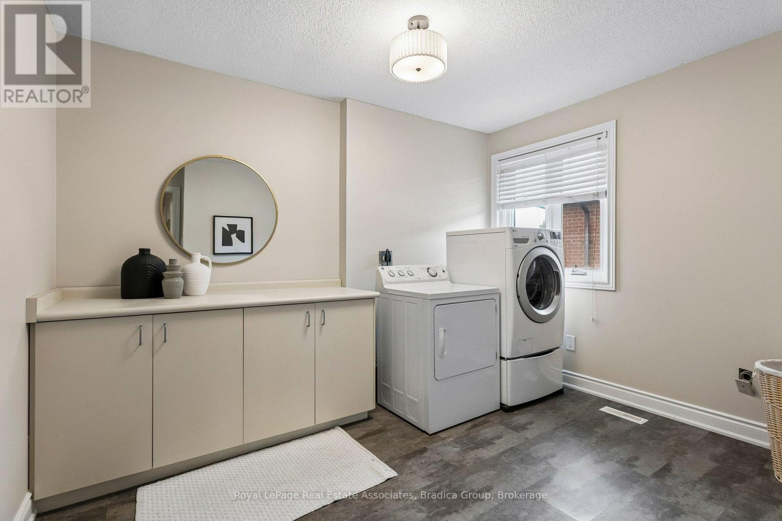290 Hillside Drive, Mississauga, Ontario  L5M 1G5 - Photo 25 - W13125194