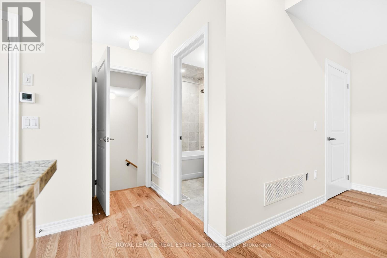 Unit 2 - 3207 Sixth Line, Oakville, Ontario  L6H 0V8 - Photo 15 - W13130292