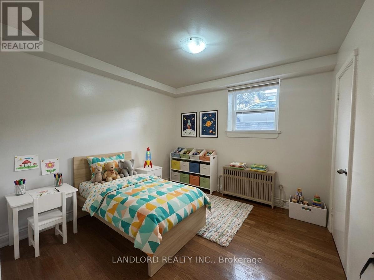 2 - 92 Trethewey Drive, Toronto, Ontario  M6M 4B4 - Photo 10 - W13130318