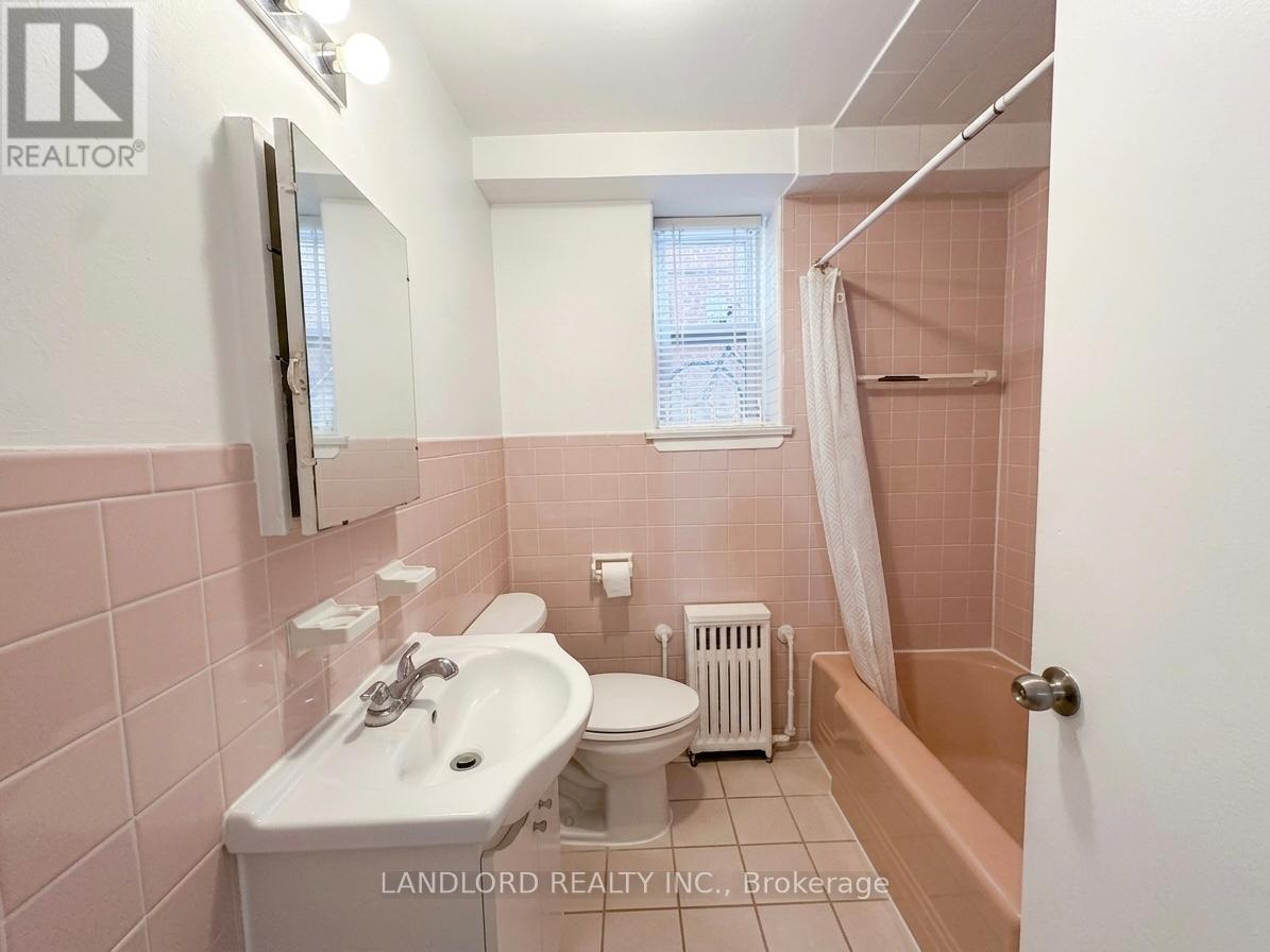 2 - 92 Trethewey Drive, Toronto, Ontario  M6M 4B4 - Photo 17 - W13130318