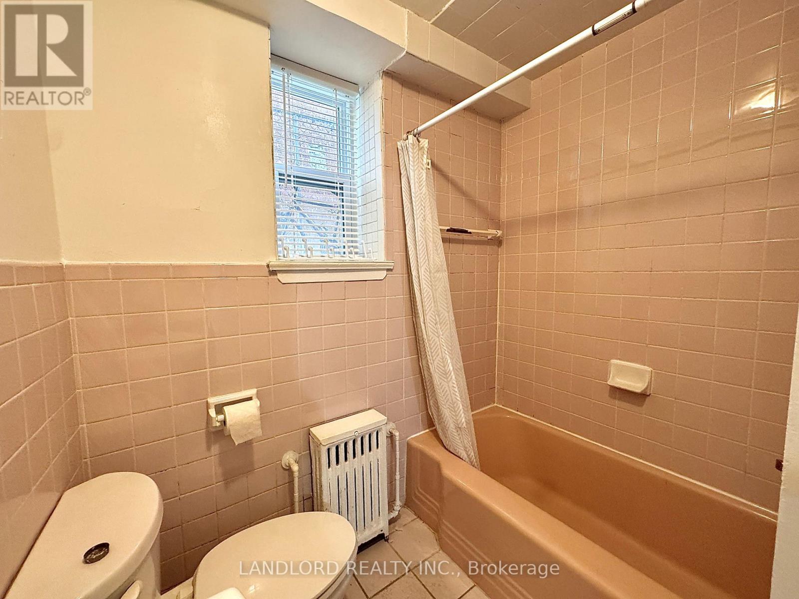 2 - 92 Trethewey Drive, Toronto, Ontario  M6M 4B4 - Photo 18 - W13130318
