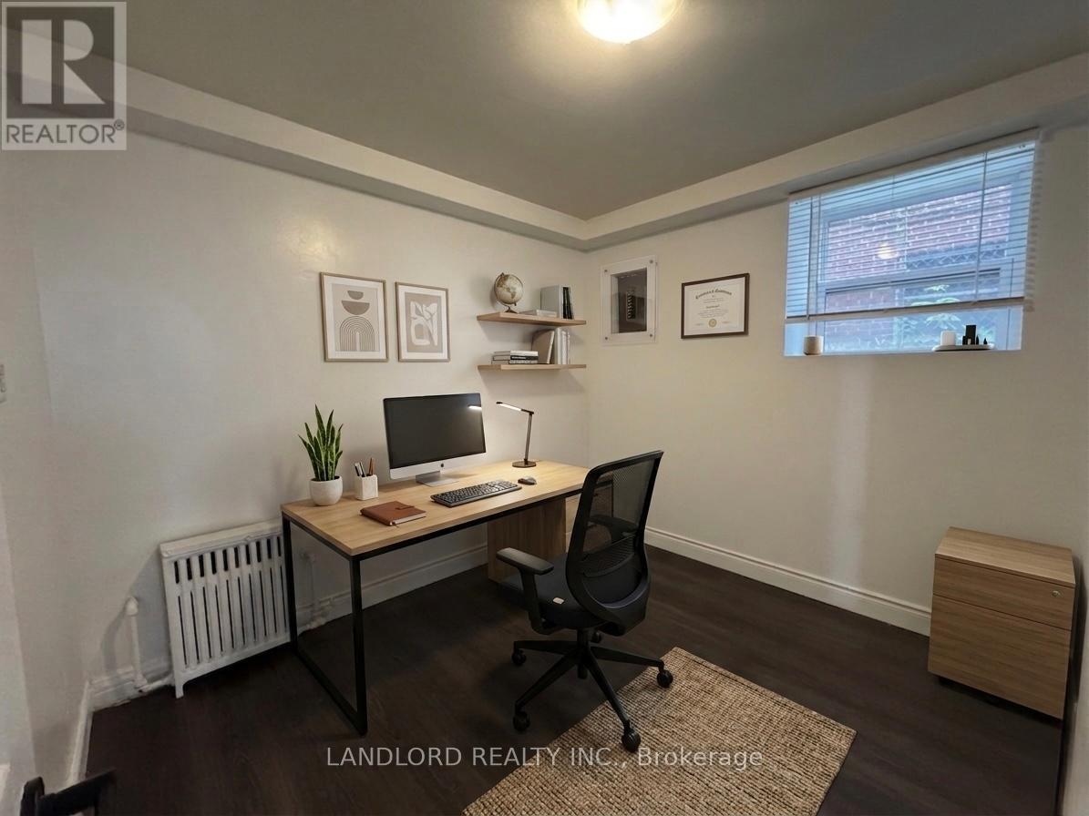 2 - 92 Trethewey Drive, Toronto, Ontario  M6M 4B4 - Photo 6 - W13130318