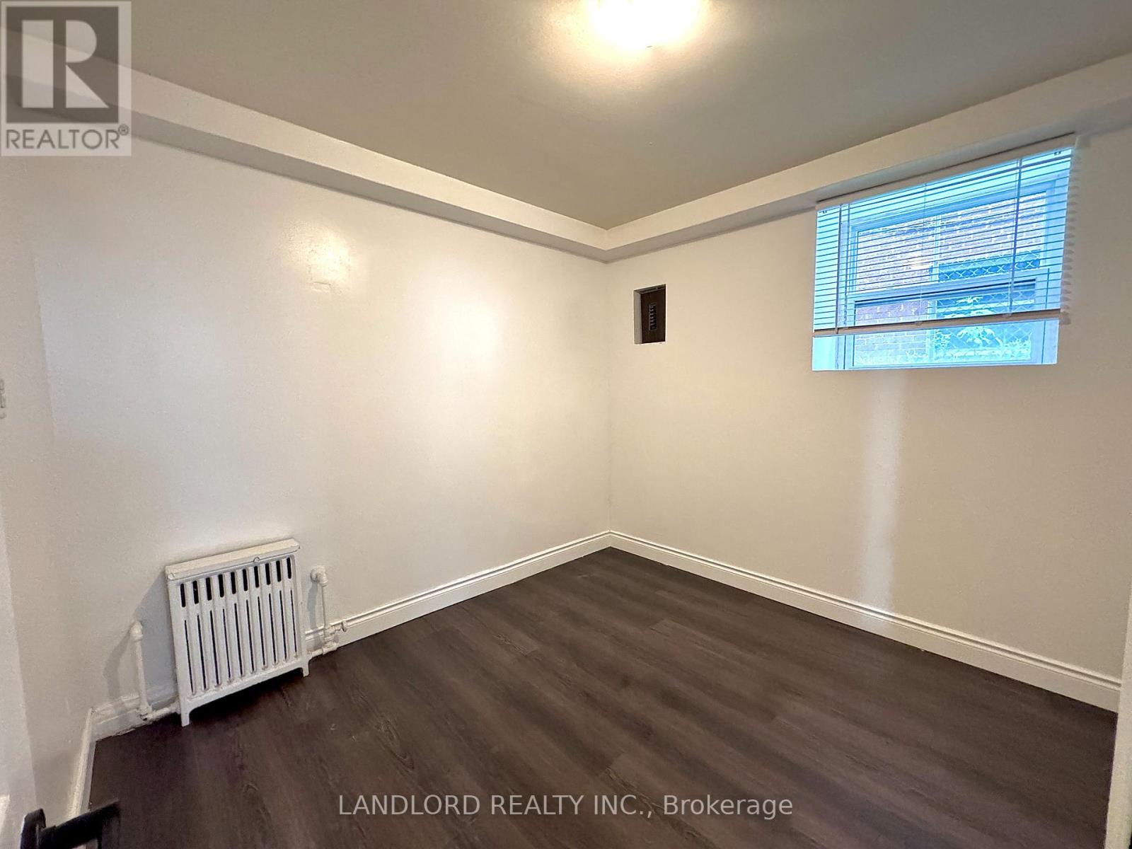2 - 92 Trethewey Drive, Toronto, Ontario  M6M 4B4 - Photo 7 - W13130318