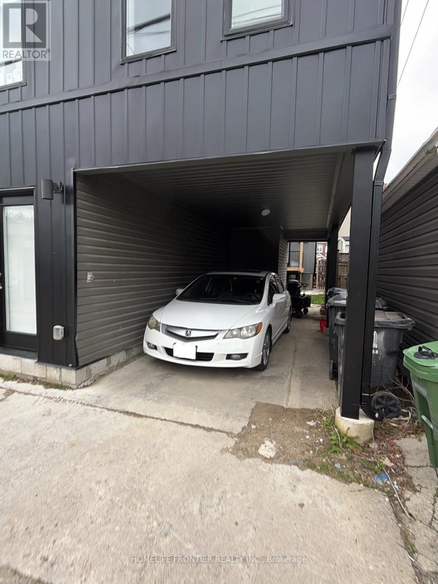#3 (Upper) - 231 Symington Avenue, Toronto, Ontario  M6P 3W5 - Photo 22 - W13130326