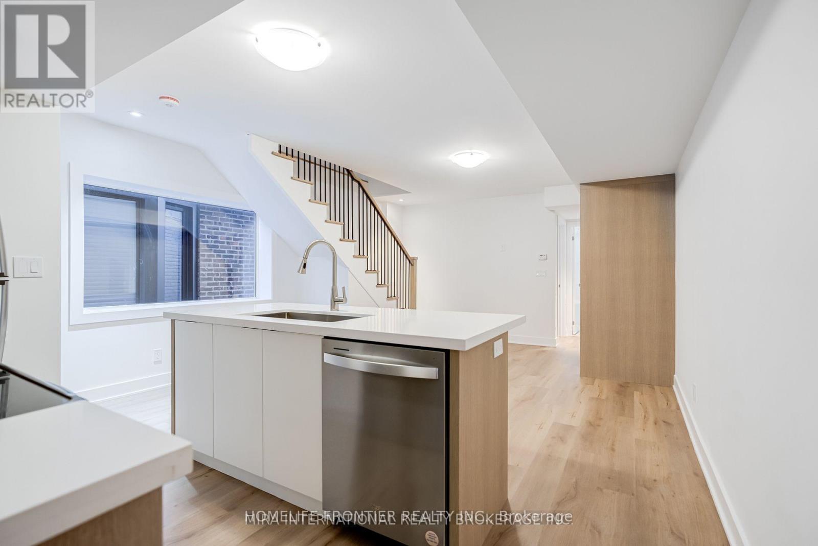 #3 (Upper) - 231 Symington Avenue, Toronto, Ontario  M6P 3W5 - Photo 3 - W13130326