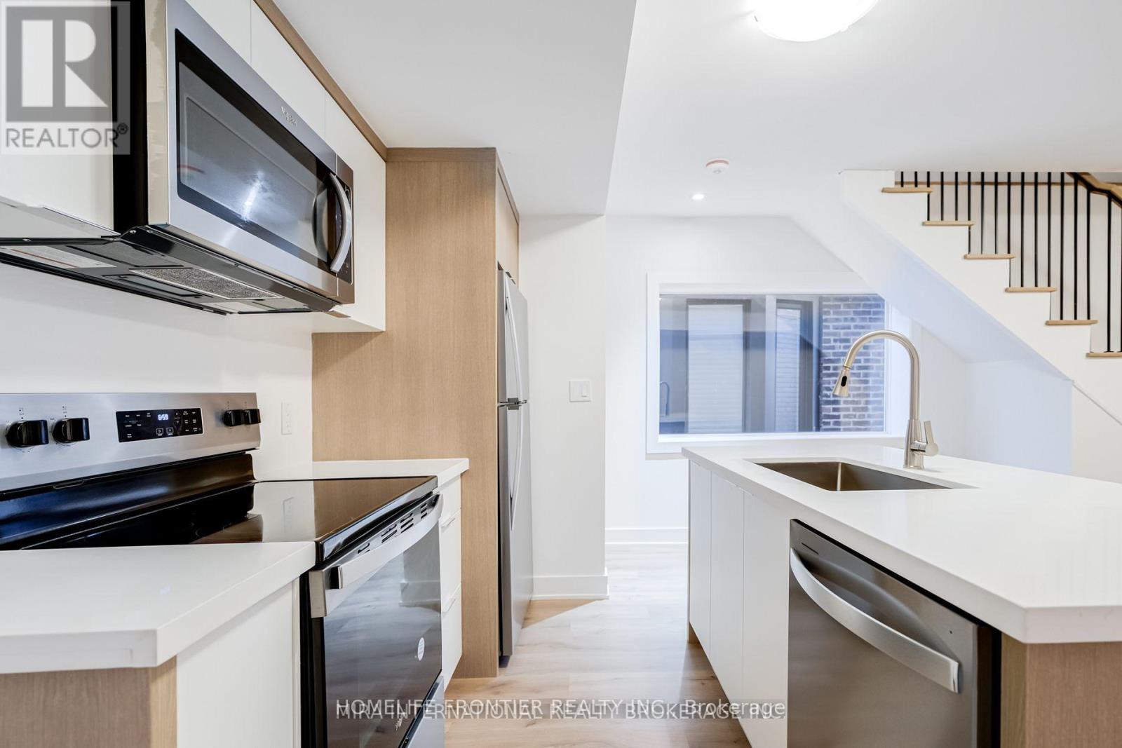 #3 (Upper) - 231 Symington Avenue, Toronto, Ontario  M6P 3W5 - Photo 5 - W13130326