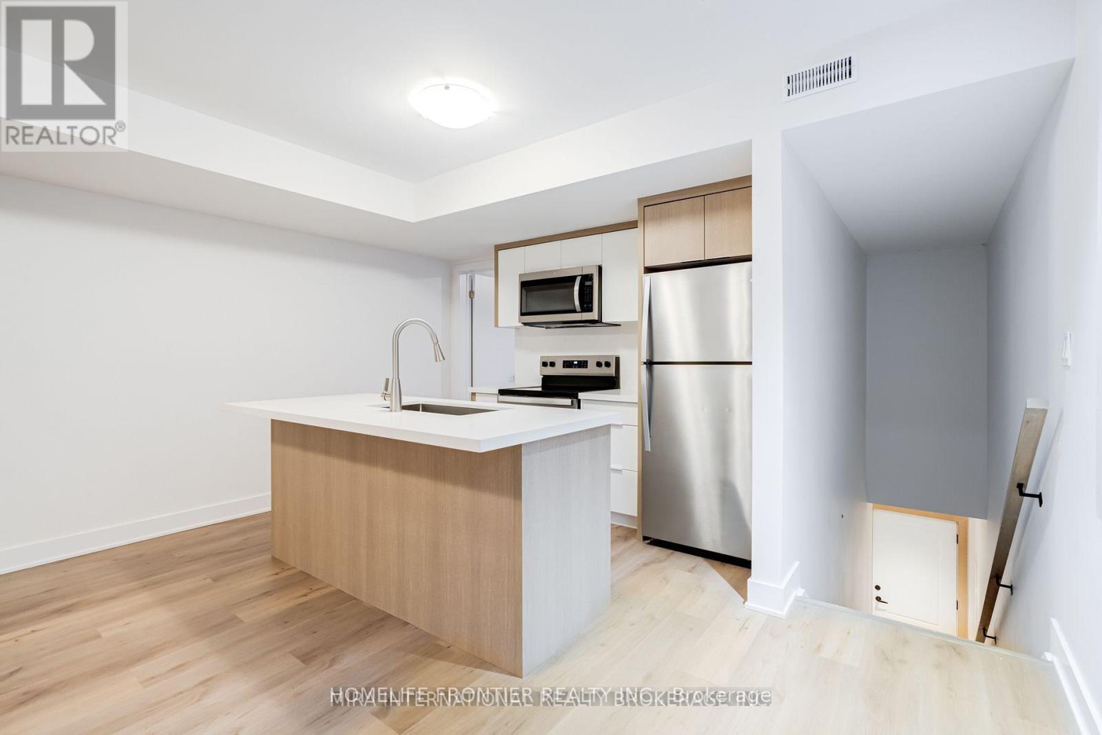 #3 (Upper) - 231 Symington Avenue, Toronto, Ontario  M6P 3W5 - Photo 6 - W13130326