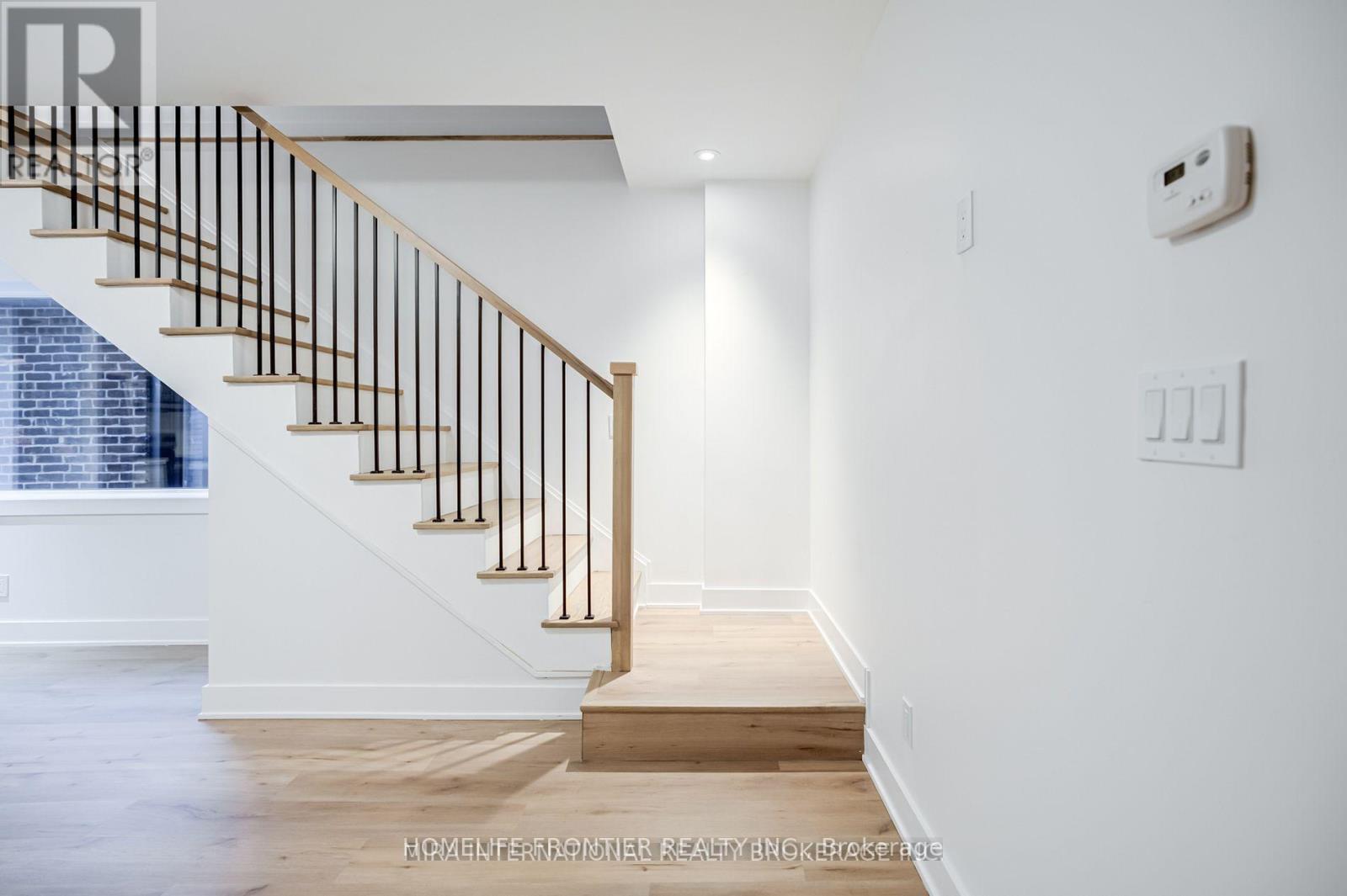 #3 (Upper) - 231 Symington Avenue, Toronto, Ontario  M6P 3W5 - Photo 8 - W13130326