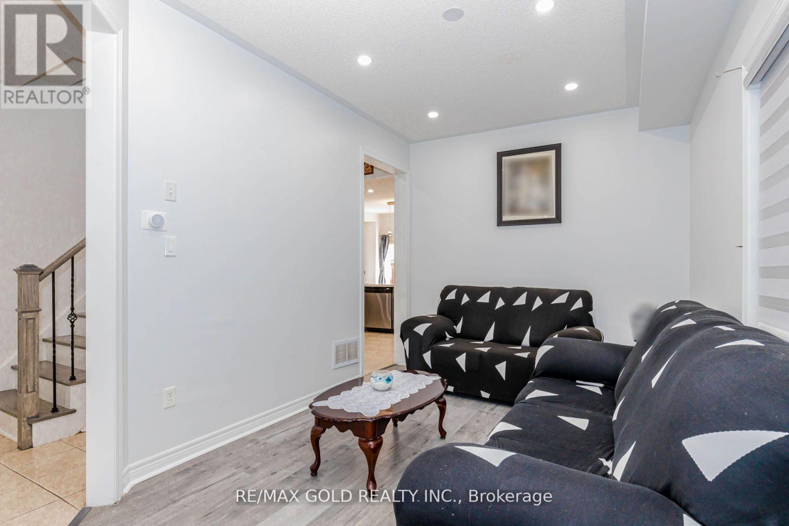 93 Footbridge Crescent, Brampton, Ontario  L6R 0T9 - Photo 8 - W13130328