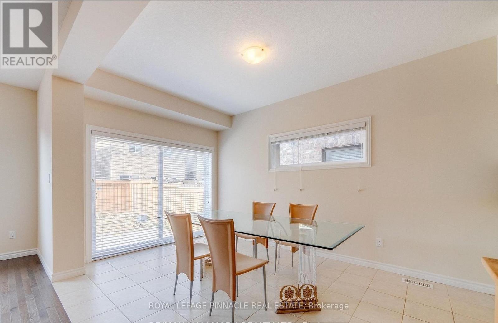 Upper Bdrm - 11 Burcombe Cross, Guelph, Ontario  N1L 0N4 - Photo 11 - X13130324