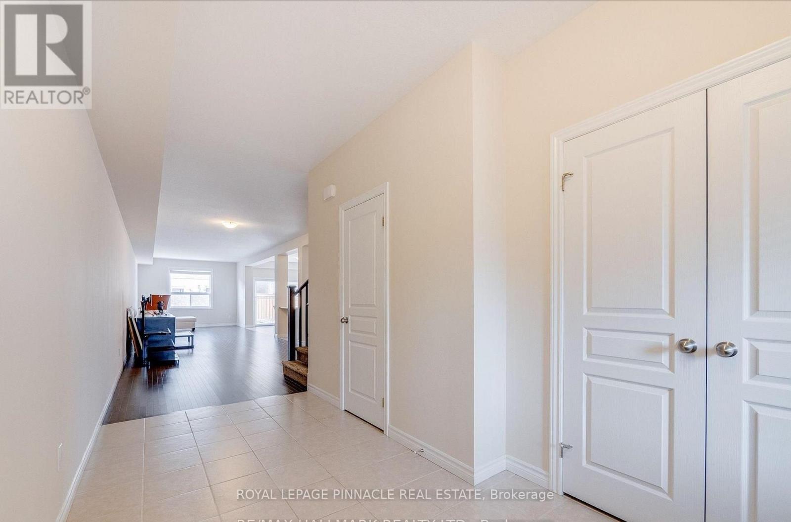 Upper Bdrm - 11 Burcombe Cross, Guelph, Ontario  N1L 0N4 - Photo 4 - X13130324