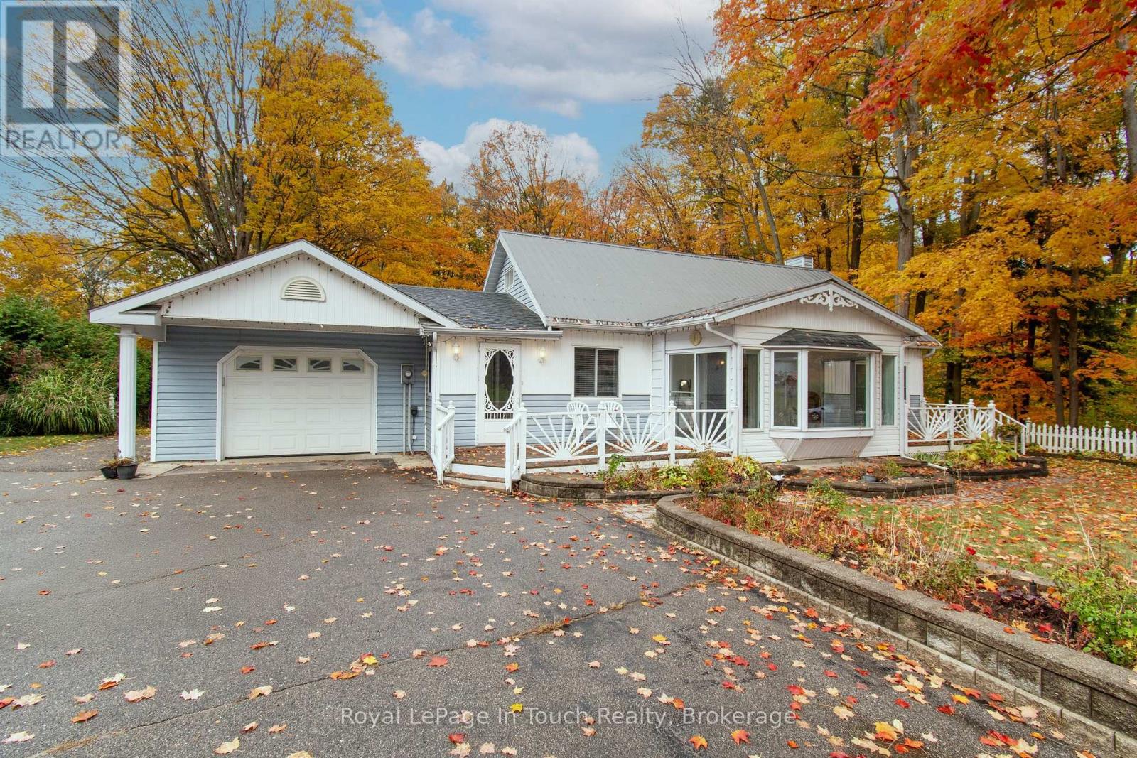 748 Overhead Bridge Road, Penetanguishene, Ontario L9M 0V6 - Photo 4 - S13130518