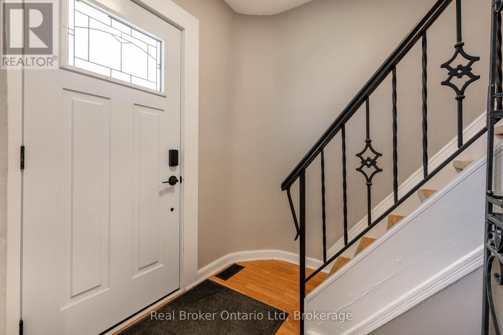 712 9th Avenue E, Owen Sound, Ontario  N4K 3E5 - Photo 3 - X13130392