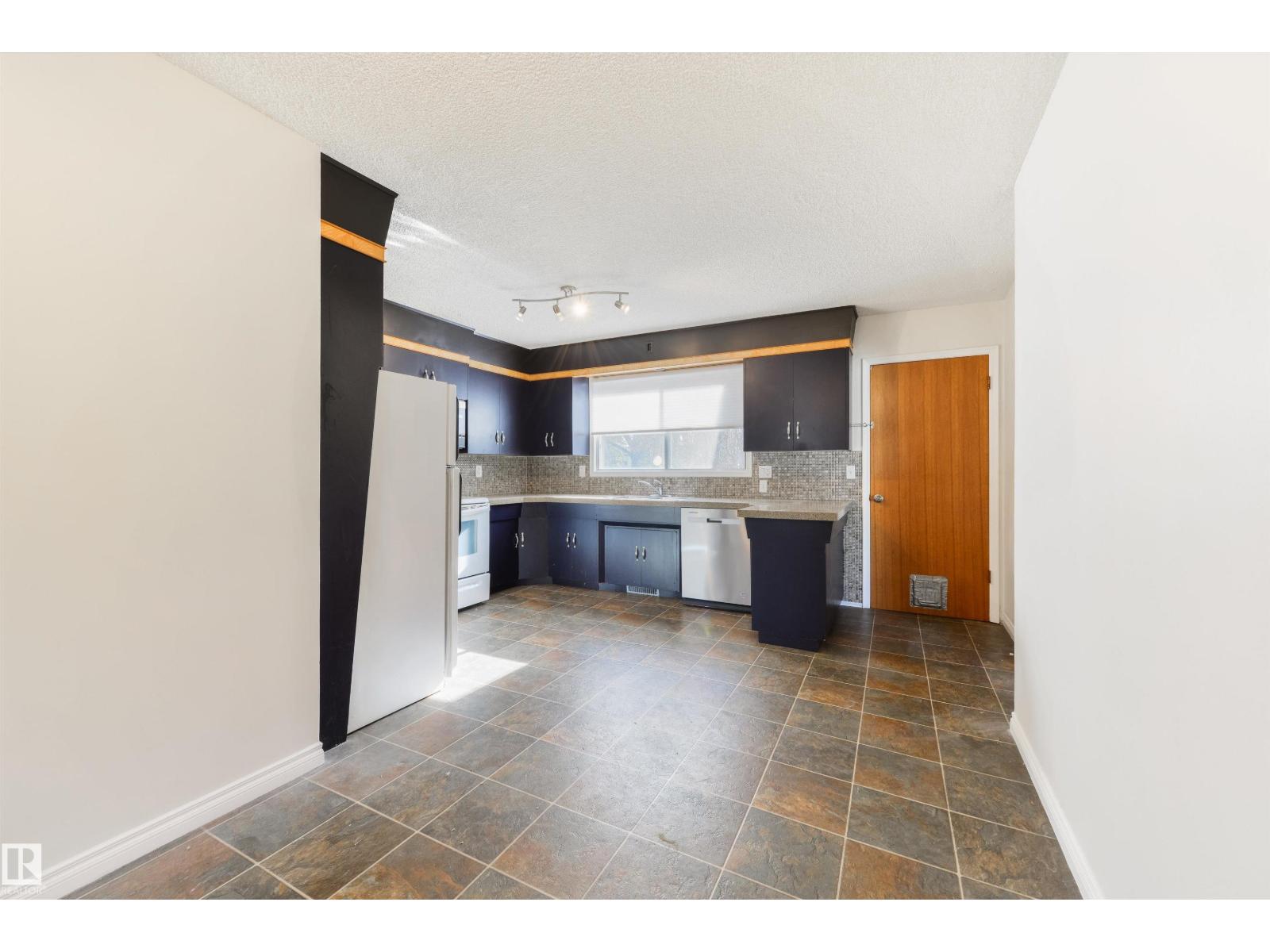 6134 37a Av Nw, Edmonton, Alberta  T6L 1H4 - Photo 16 - E4487792