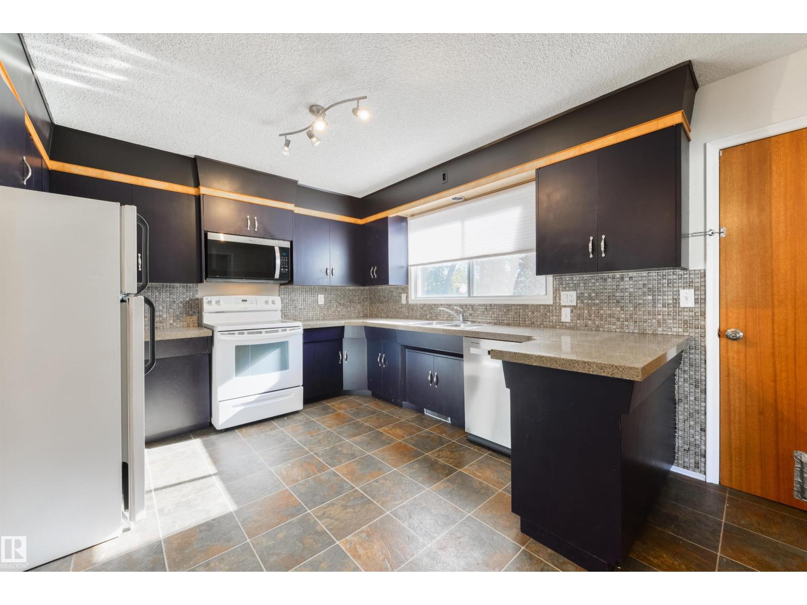 6134 37a Av Nw, Edmonton, Alberta  T6L 1H4 - Photo 17 - E4487792