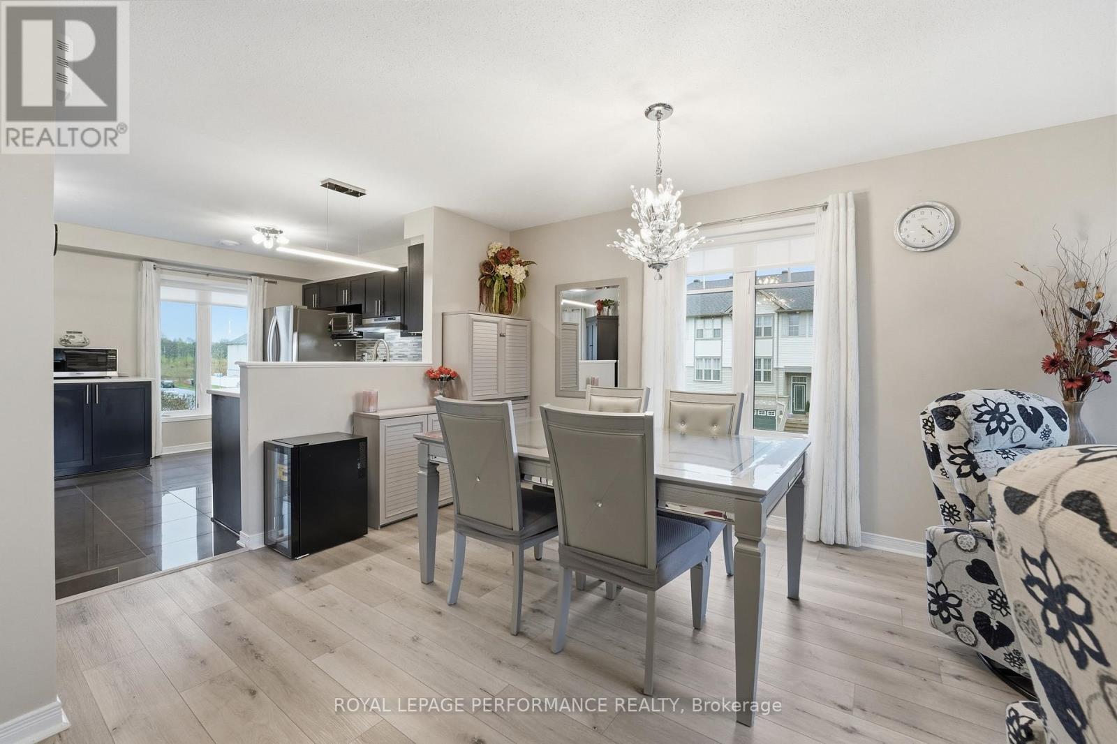 302 Galston Private, Ottawa, Ontario  K1W 0G3 - Photo 4 - X13130496