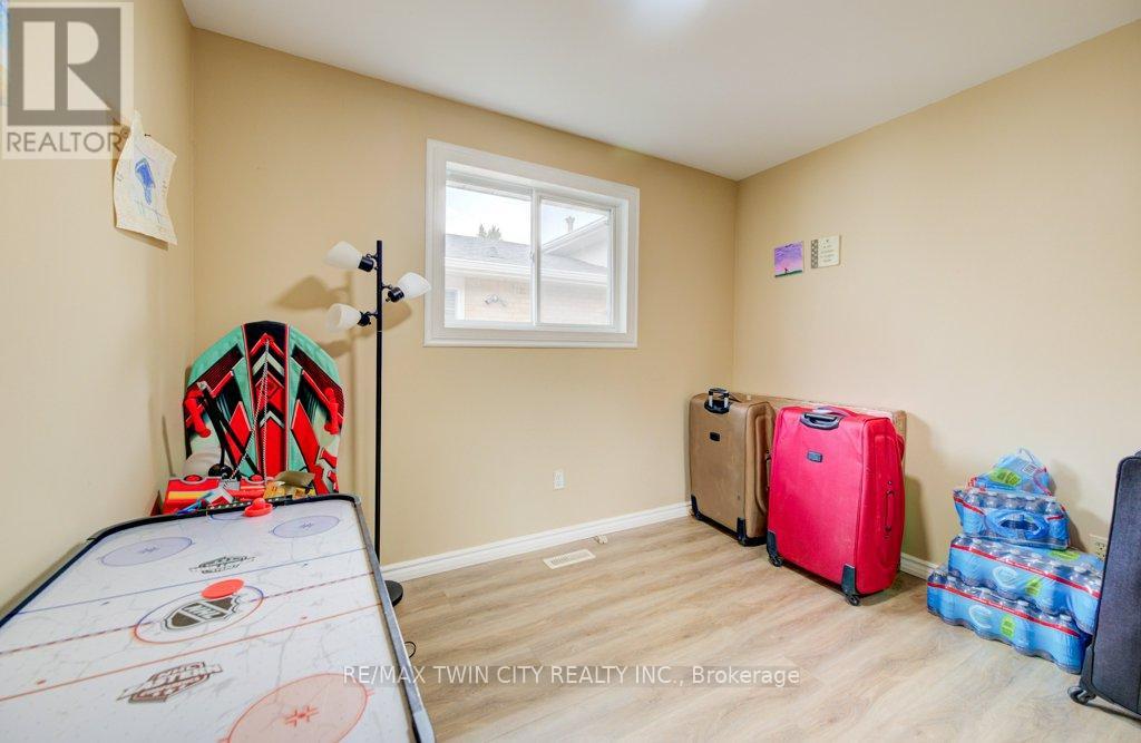 110 Hazelglen Drive, Kitchener, Ontario  N2M 2E5 - Photo 13 - X13052840