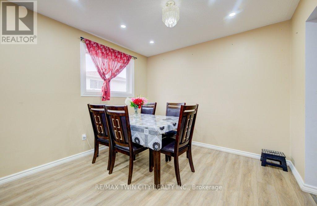110 Hazelglen Drive, Kitchener, Ontario  N2M 2E5 - Photo 9 - X13052840