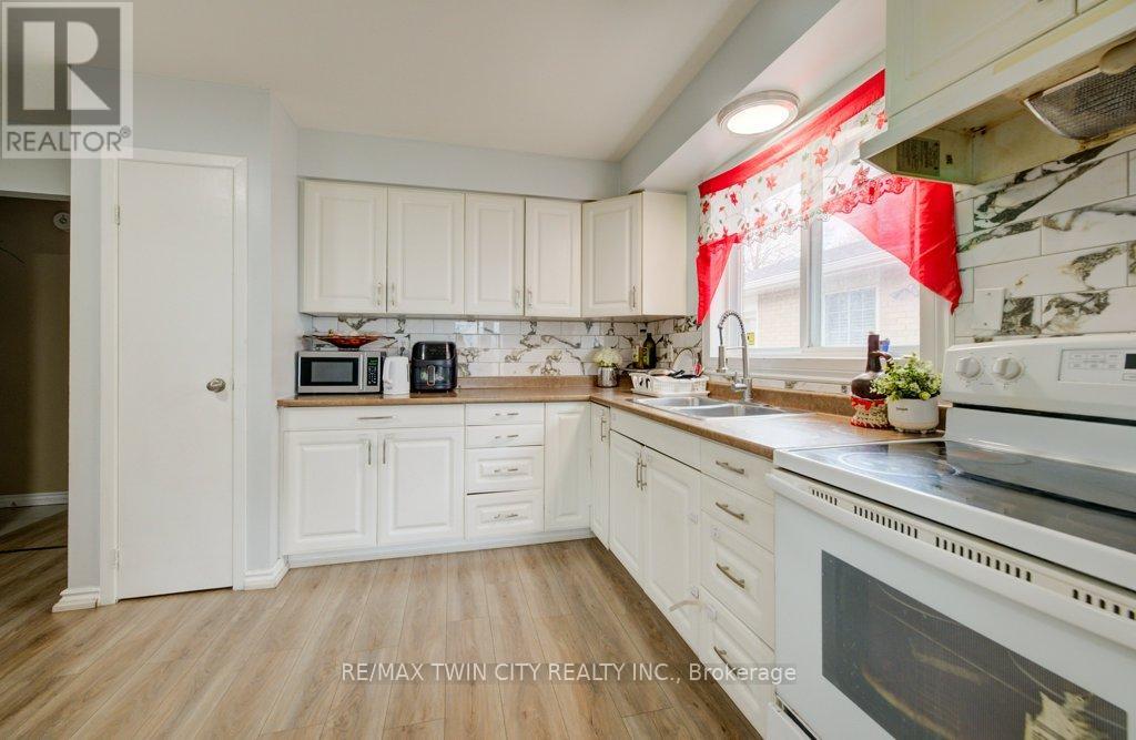 110 Hazelglen Drive, Kitchener, Ontario  N2M 2E5 - Photo 6 - X13052840