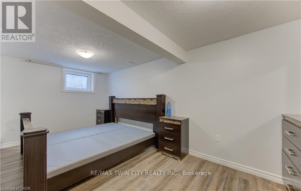 110 Hazelglen Drive, Kitchener, Ontario  N2M 2E5 - Photo 22 - X13052840