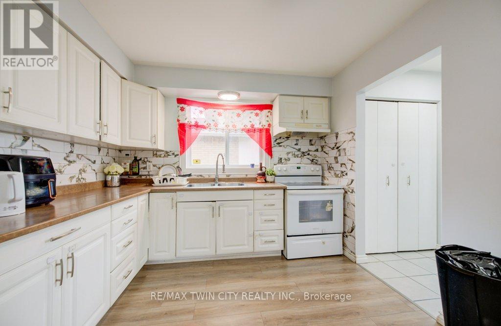 110 Hazelglen Drive, Kitchener, Ontario  N2M 2E5 - Photo 8 - X13052840