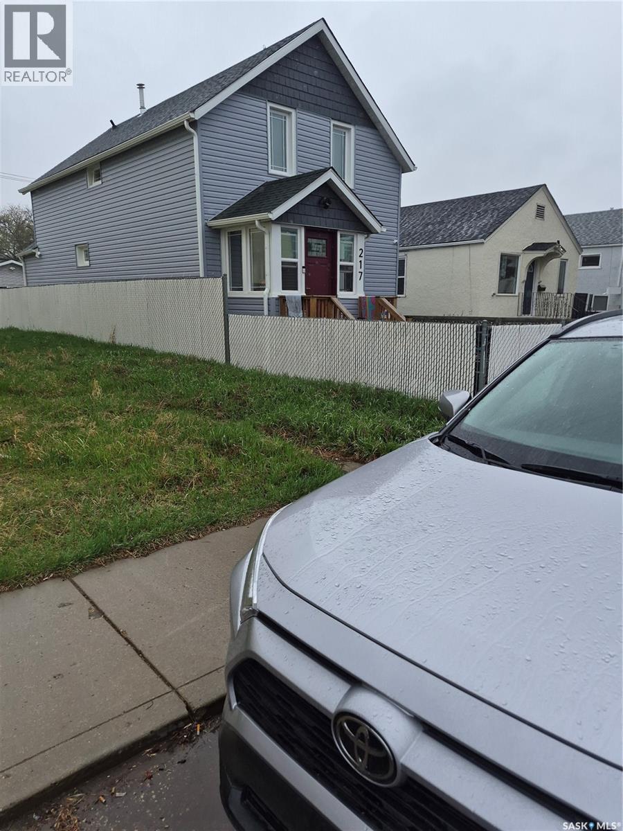 219 D Avenue S, Saskatoon, Saskatchewan  S7M 1P8 - Photo 3 - SK036037