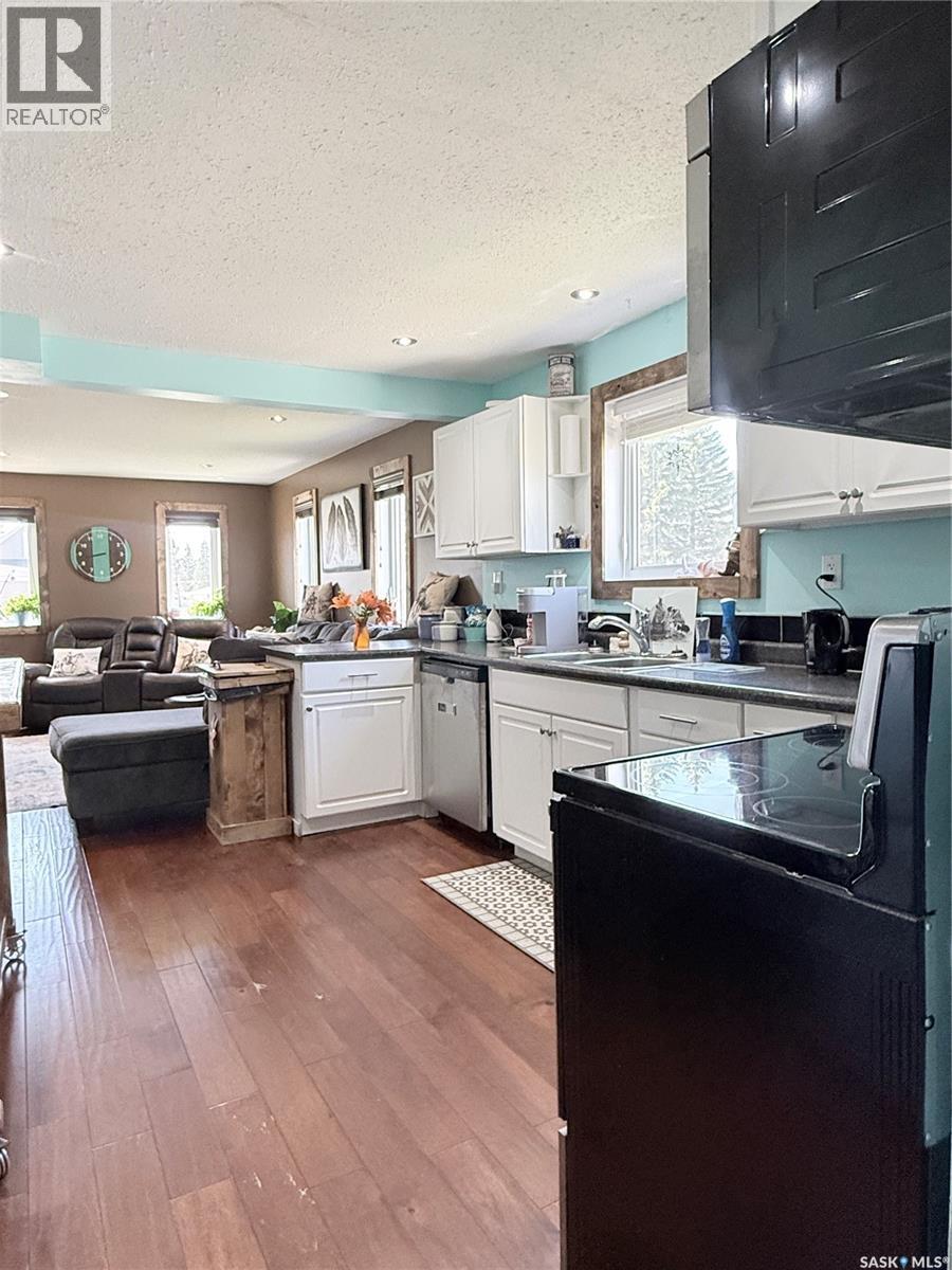 374 8th Avenue W, Melville, Saskatchewan  S0A 2P0 - Photo 3 - SK035962