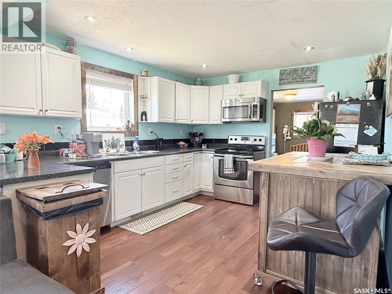 374 8th Avenue W, Melville, Saskatchewan  S0A 2P0 - Photo 4 - SK035962