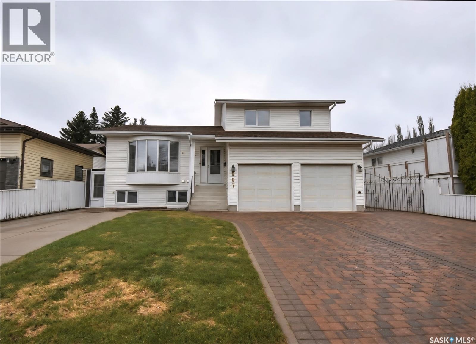 807 115th Street E, Saskatoon, Saskatchewan  S7N 3W5 - Photo 2 - SK035901