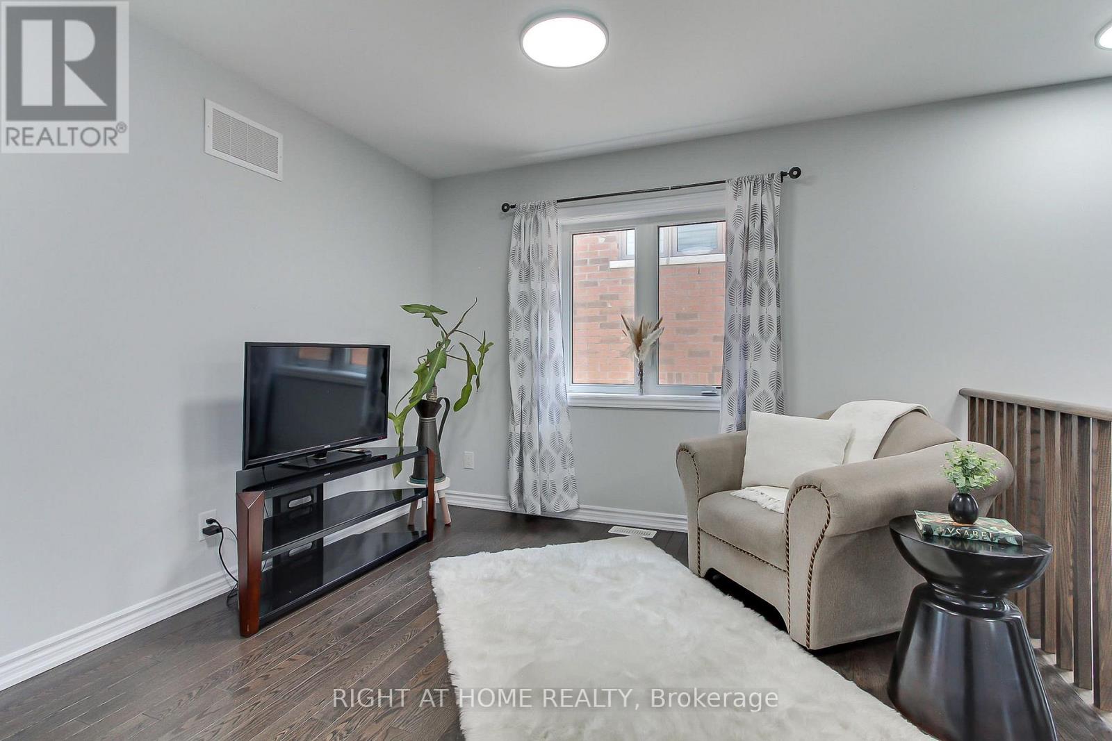 3 Bremner Street, Whitby, Ontario  L1R 1W5 - Photo 25 - E13130376