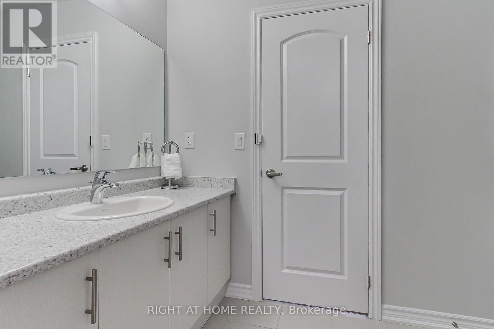 3 Bremner Street, Whitby, Ontario  L1R 1W5 - Photo 20 - E13130376