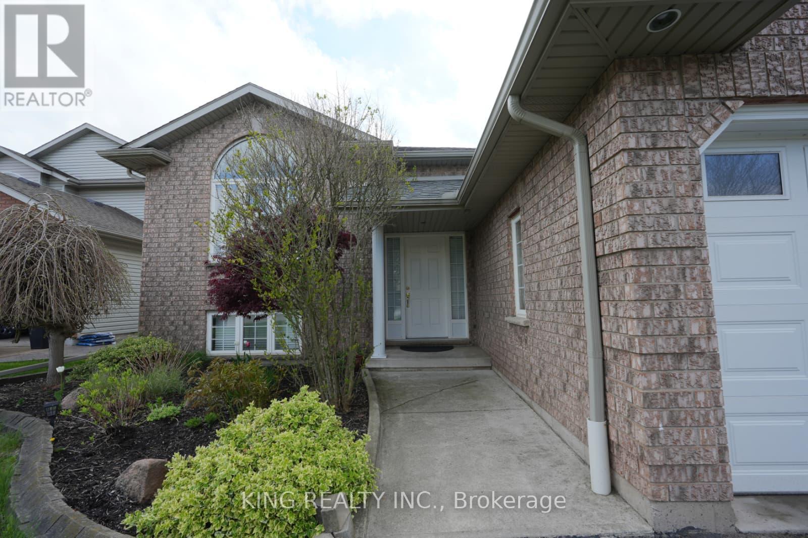 120 Redwood Court, Welland, Ontario  L3C 7C4 - Photo 3 - X13117912