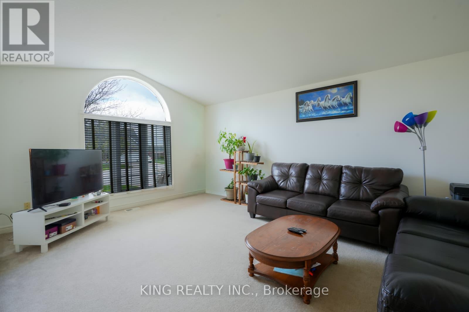 120 Redwood Court, Welland, Ontario  L3C 7C4 - Photo 8 - X13117912
