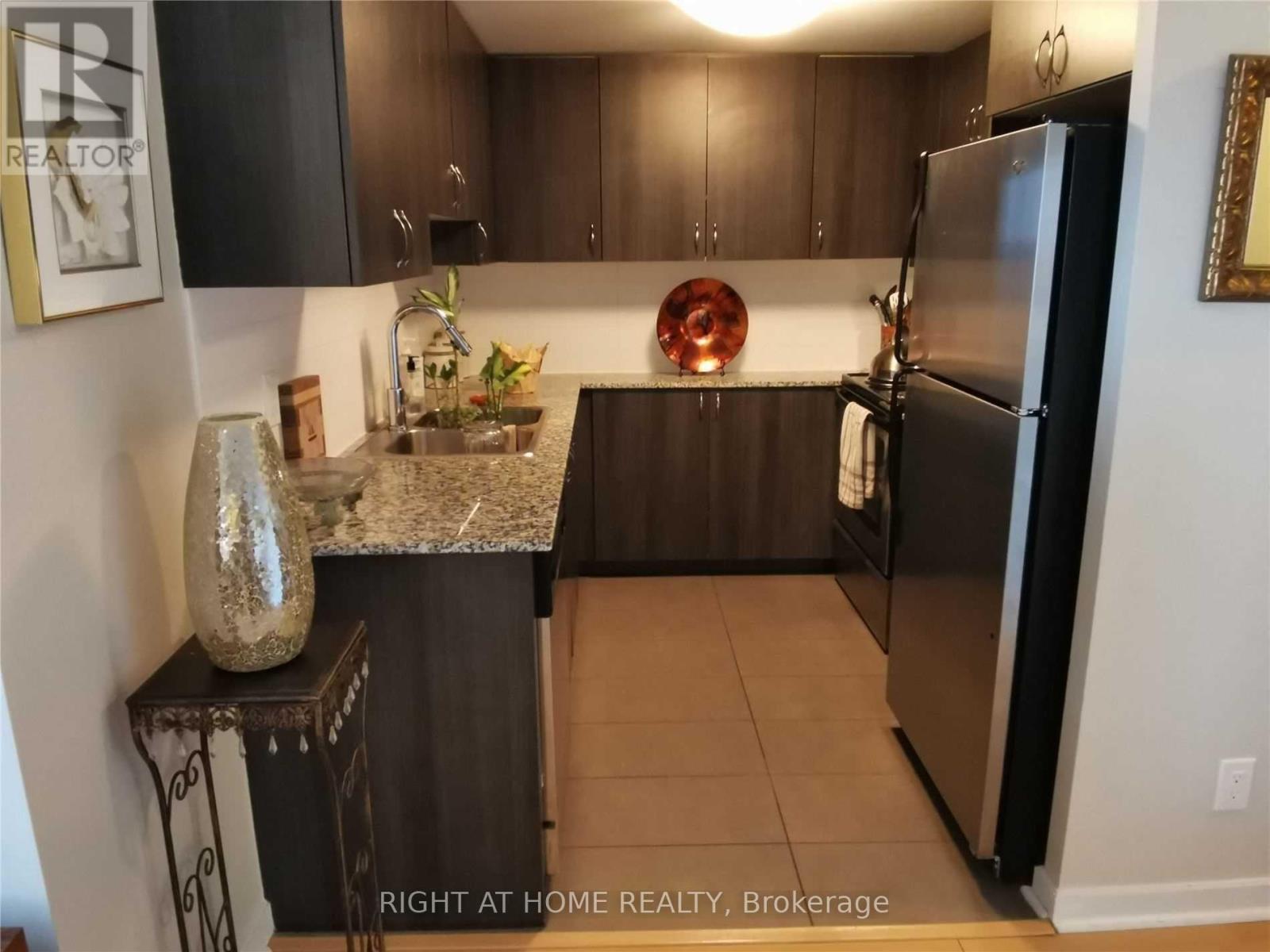 512 - 1235 Bayly Street, Pickering, Ontario  L1W 1L7 - Photo 3 - E13130564