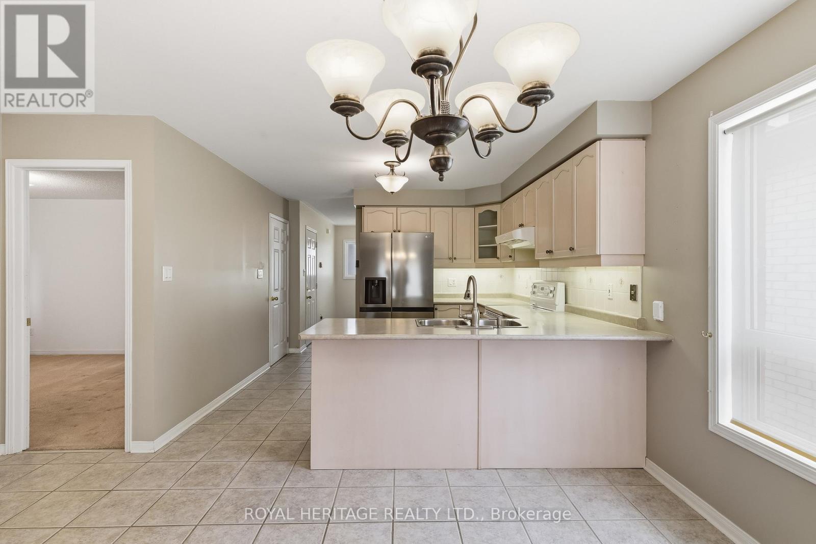 19 Fitzpatrick Court, Whitby, Ontario  L1M 2G9 - Photo 10 - E13130656
