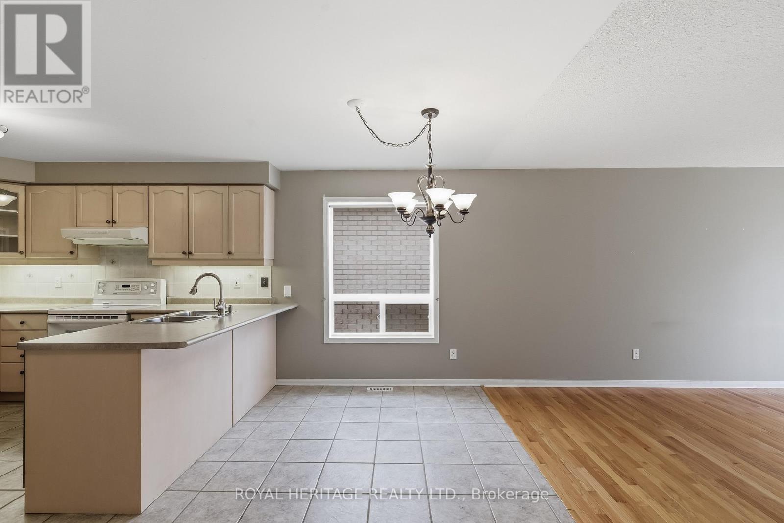 19 Fitzpatrick Court, Whitby, Ontario  L1M 2G9 - Photo 11 - E13130656
