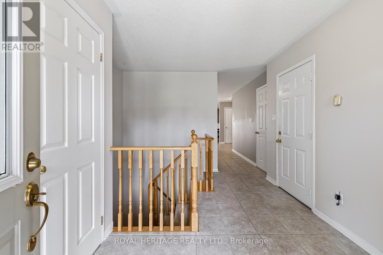 19 Fitzpatrick Court, Whitby, Ontario  L1M 2G9 - Photo 2 - E13130656
