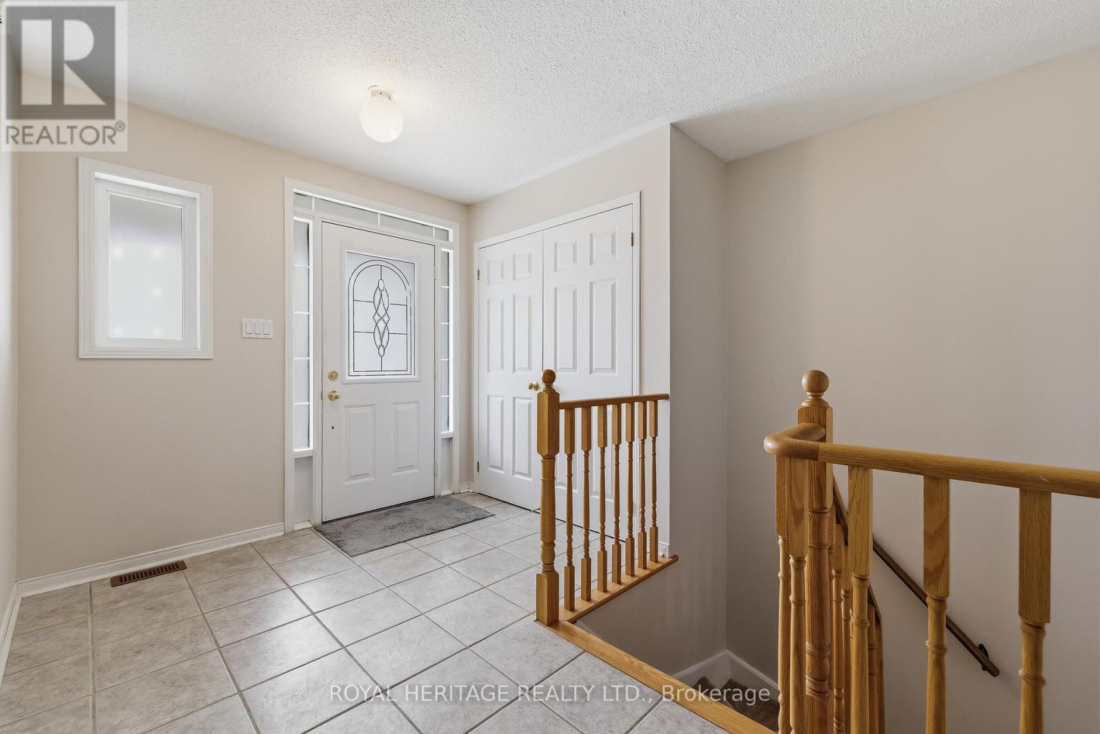 19 Fitzpatrick Court, Whitby, Ontario  L1M 2G9 - Photo 3 - E13130656