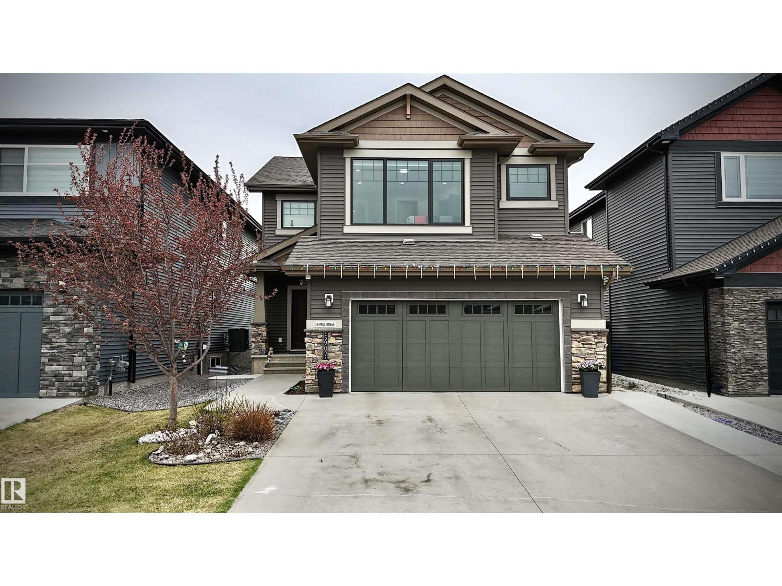 5907 19 AV SW, edmonton, Alberta