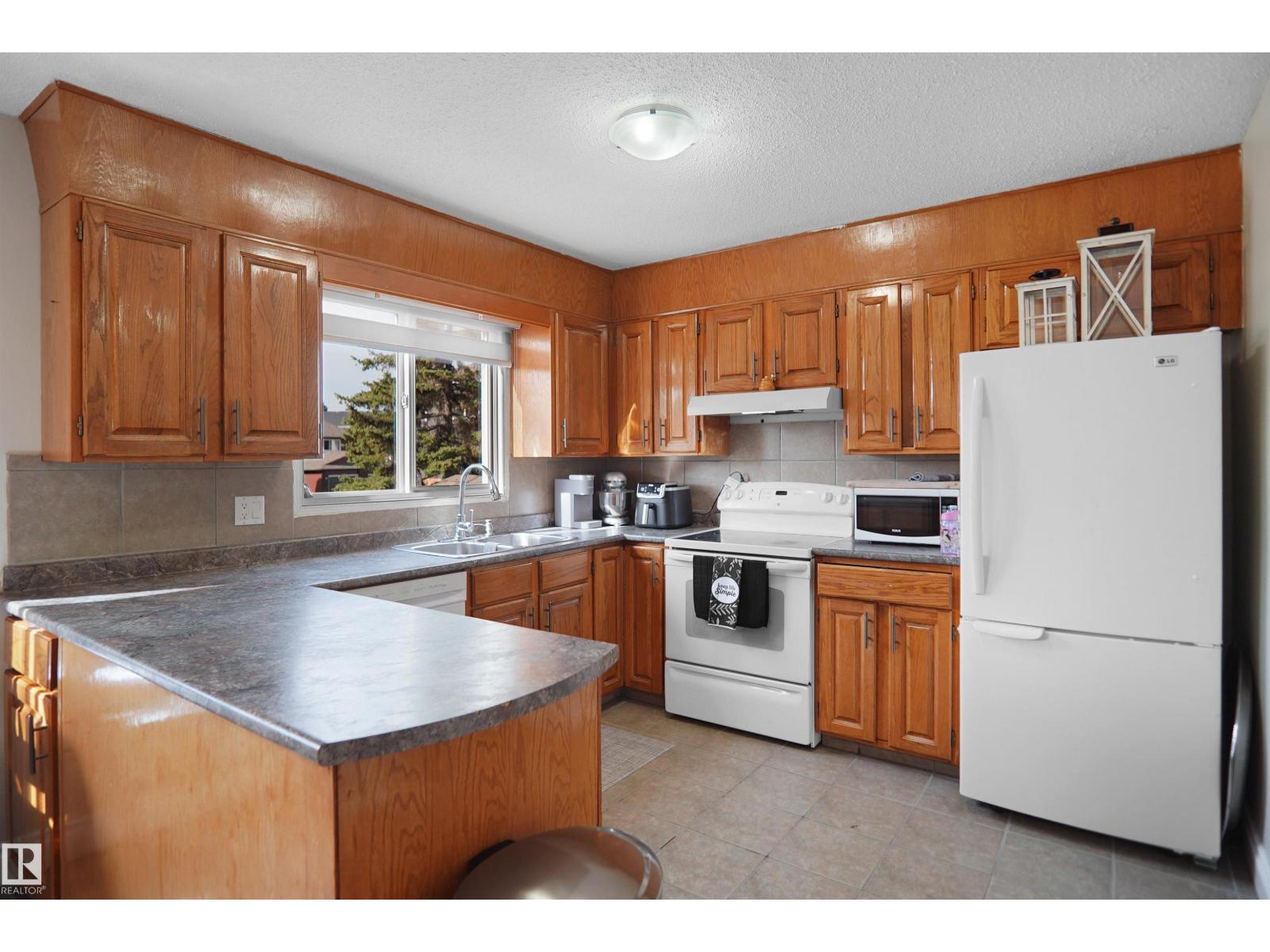 10648 158 Av Nw, Edmonton, Alberta  T5X 4H5 - Photo 13 - E4487802