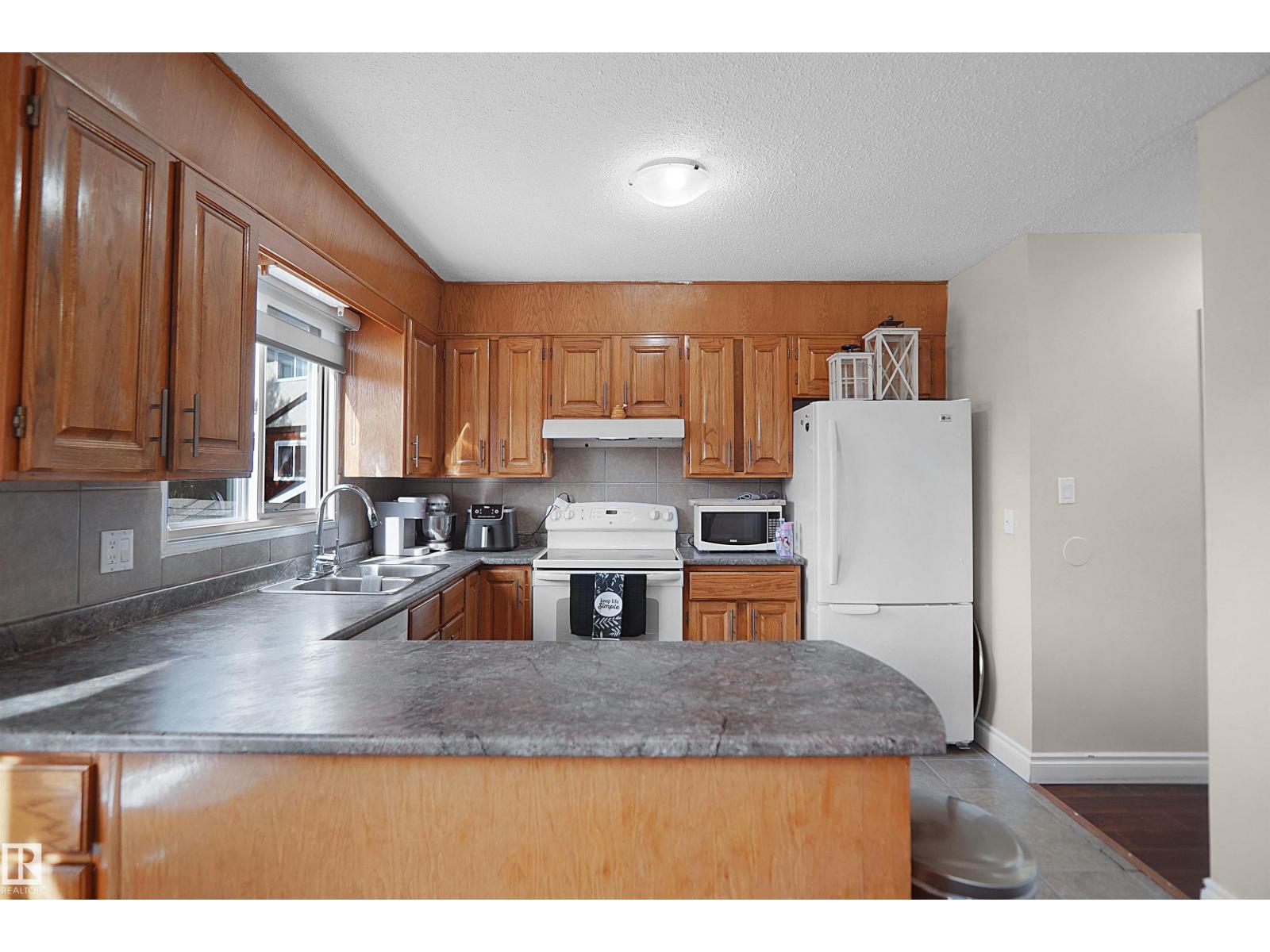 10648 158 Av Nw, Edmonton, Alberta  T5X 4H5 - Photo 14 - E4487802