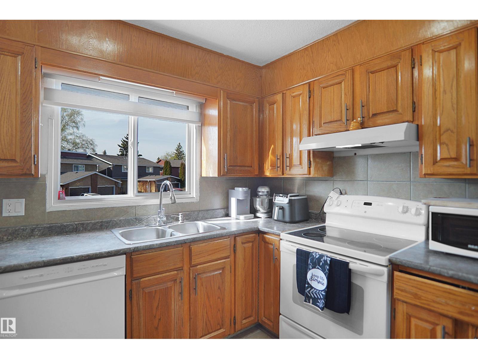 10648 158 Av Nw, Edmonton, Alberta  T5X 4H5 - Photo 15 - E4487802