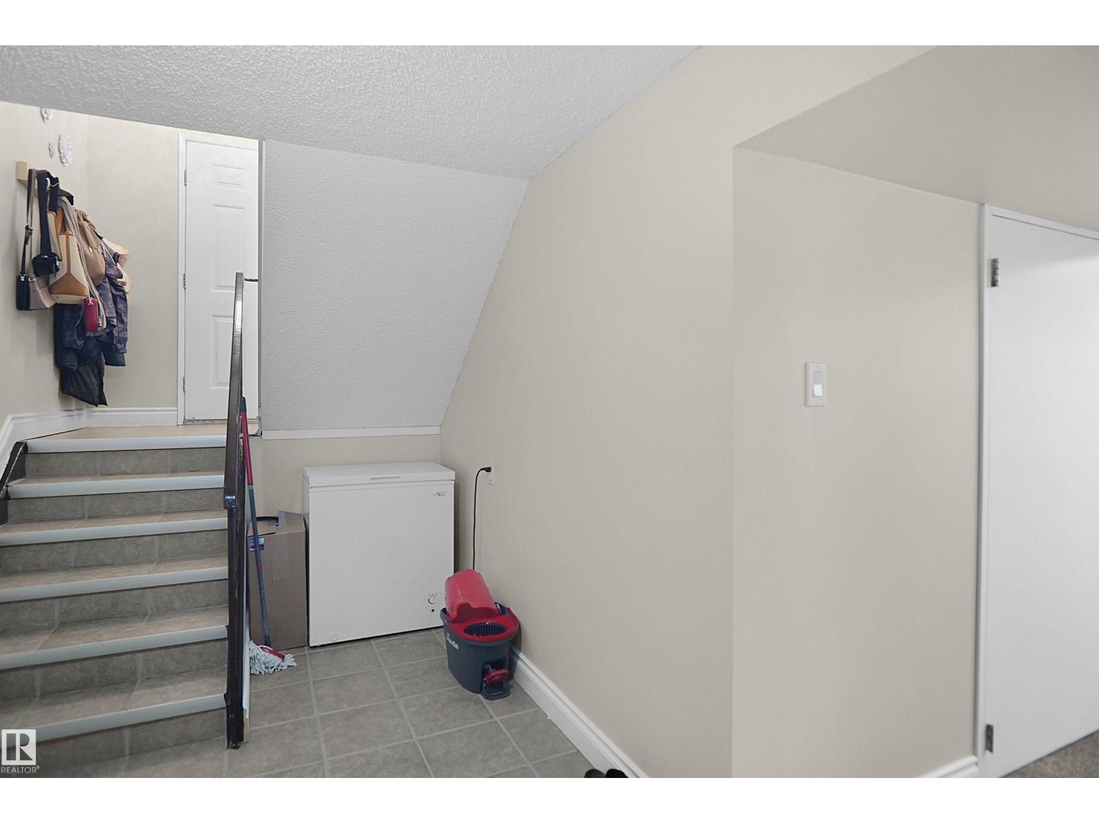 10648 158 Av Nw, Edmonton, Alberta  T5X 4H5 - Photo 34 - E4487802