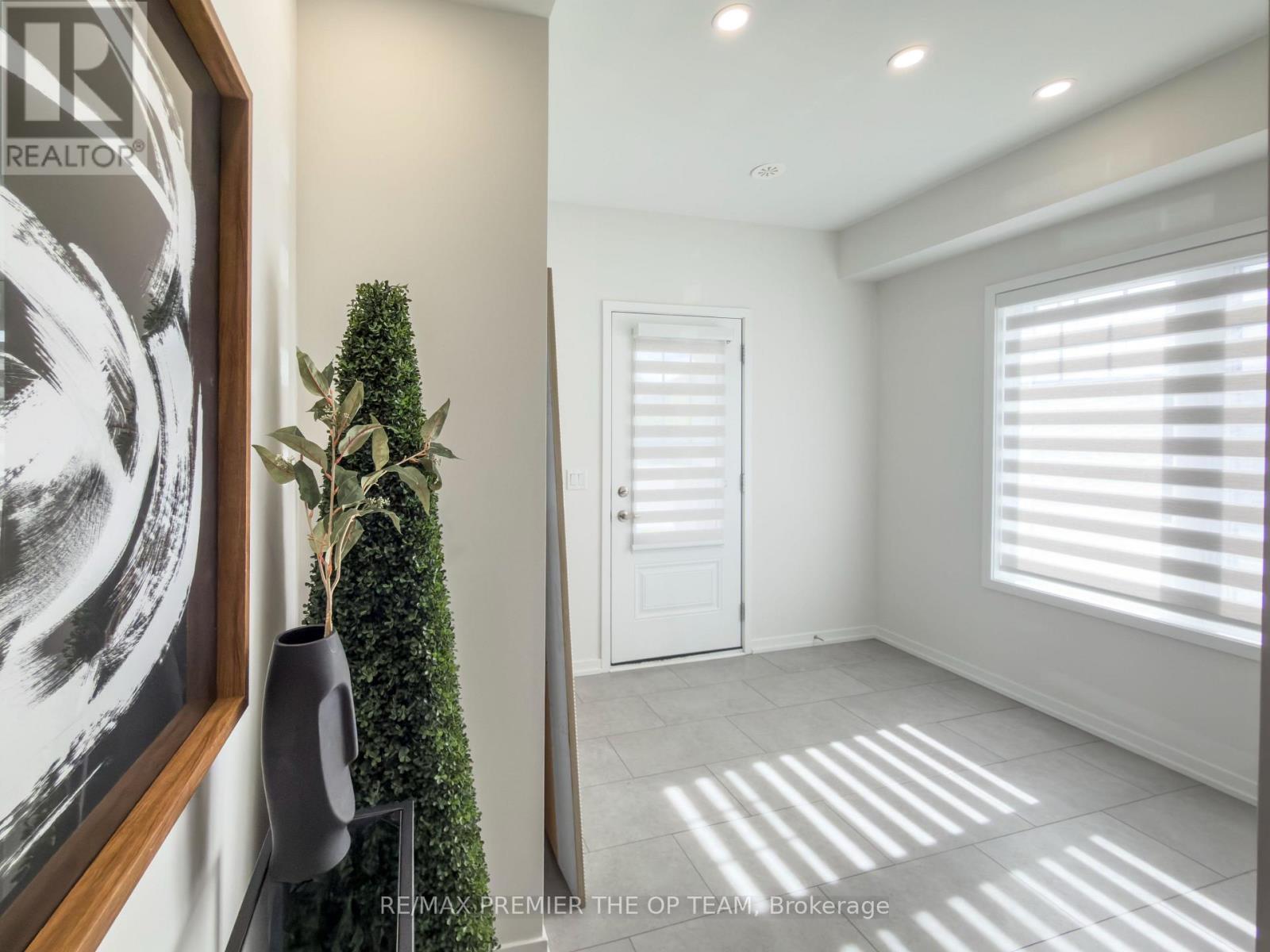 22 Pierre Berton Boulevard, Vaughan, Ontario  L4H 4V2 - Photo 4 - N13130420