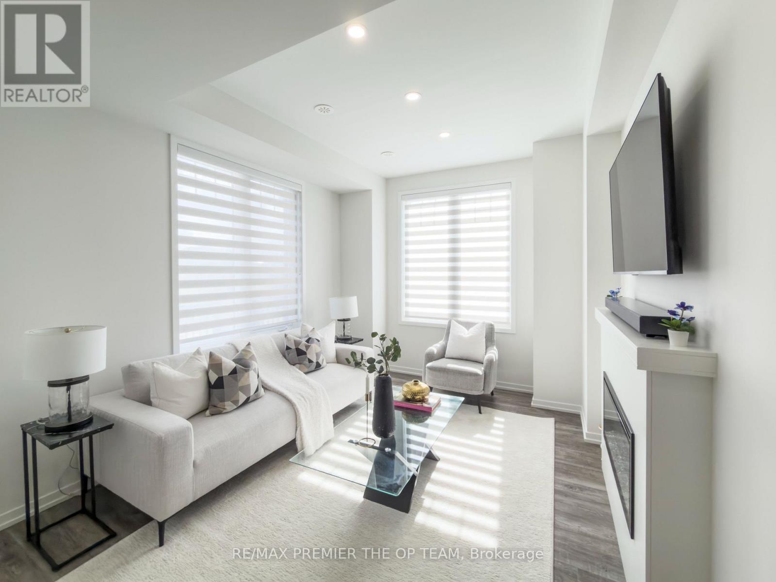22 Pierre Berton Boulevard, Vaughan, Ontario  L4H 4V2 - Photo 5 - N13130420