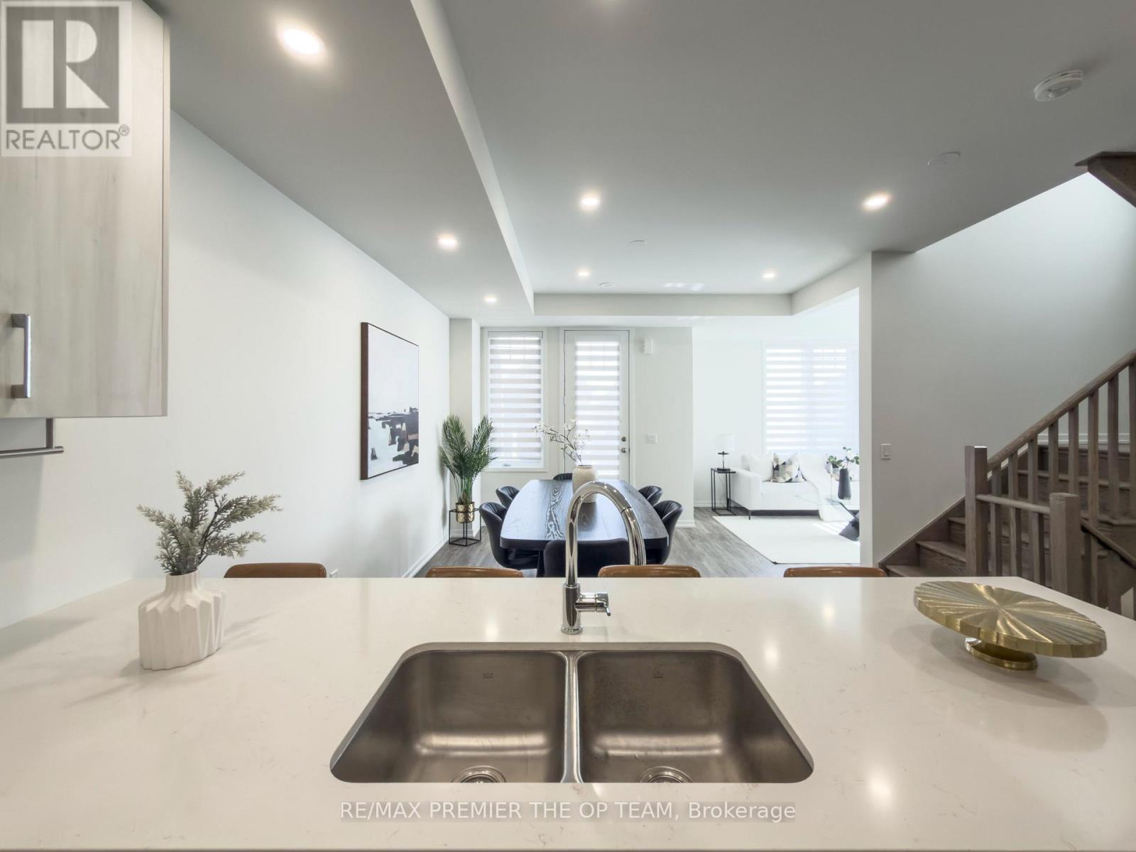 22 Pierre Berton Boulevard, Vaughan, Ontario  L4H 4V2 - Photo 8 - N13130420