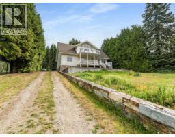 3275 Broadwater Road, Robson, British Columbia