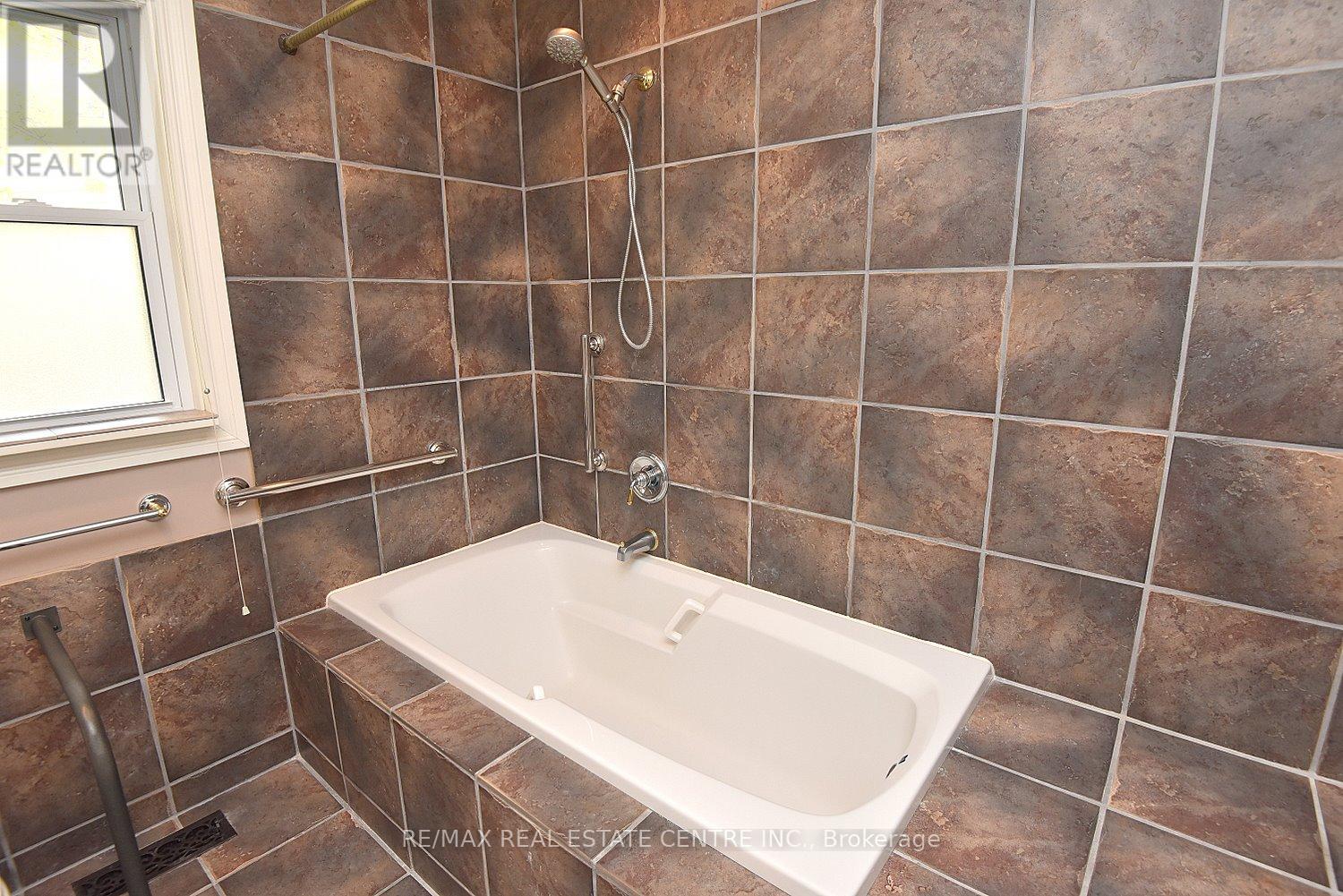 5409 Croydon Road, Burlington, Ontario  L7L 3J2 - Photo 19 - W13130436