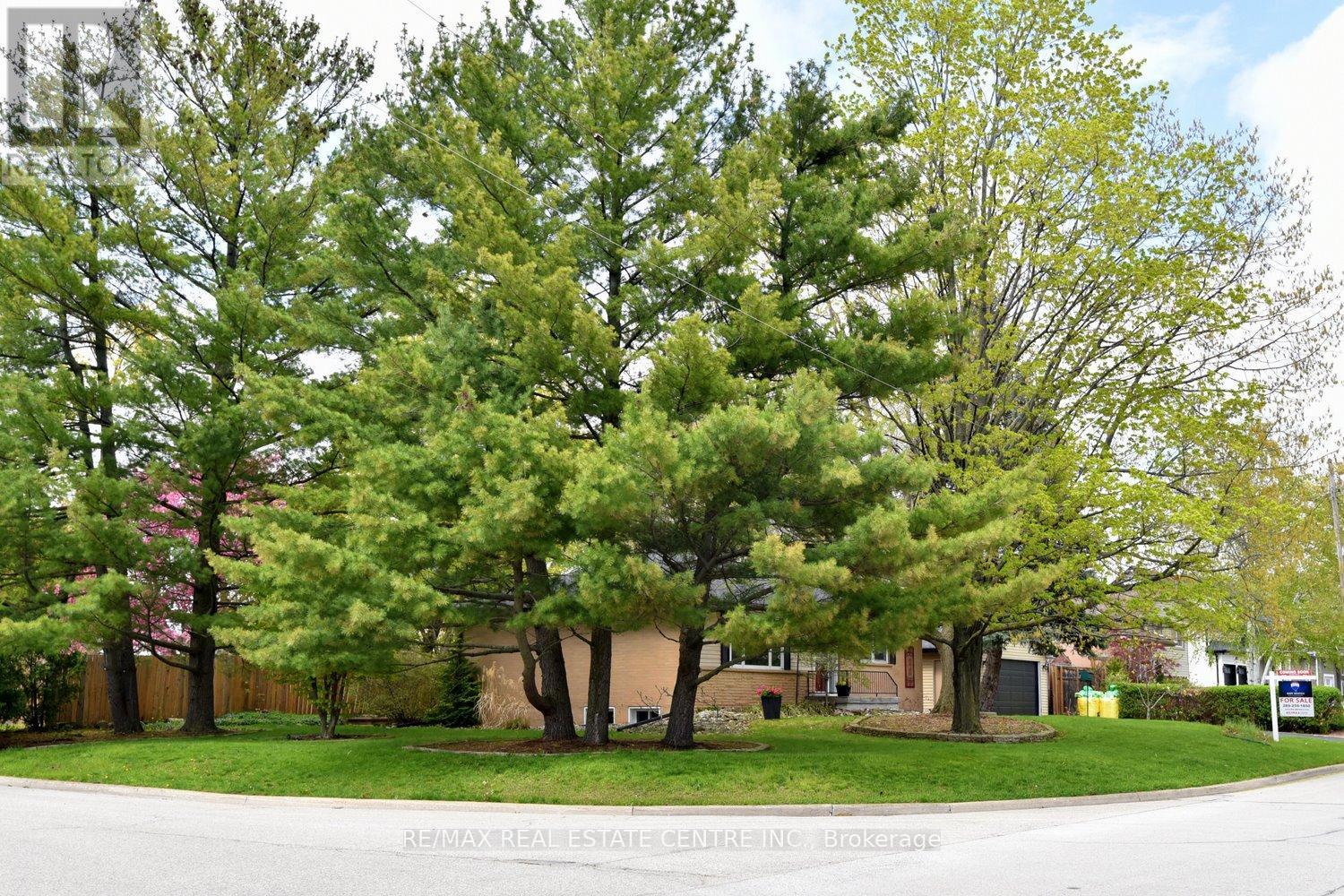 5409 Croydon Road, Burlington, Ontario  L7L 3J2 - Photo 2 - W13130436